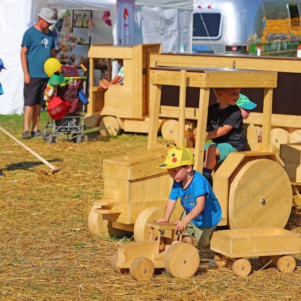 CHILDREN'S AGRICULTURAL WORLD